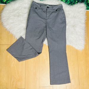 A. New. Day stretchy casual / work pants size 10